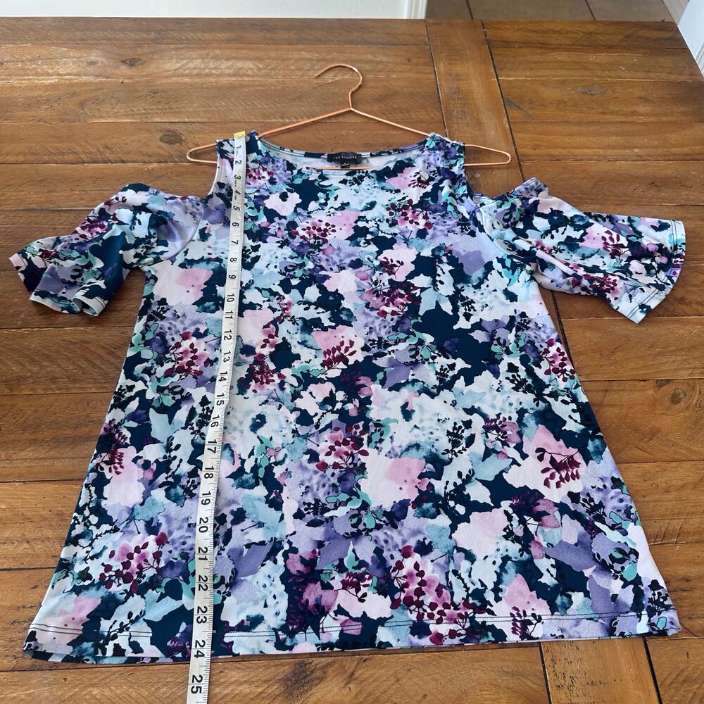 The limited floral cold shoulder blouse size small - Picture 6 of 6